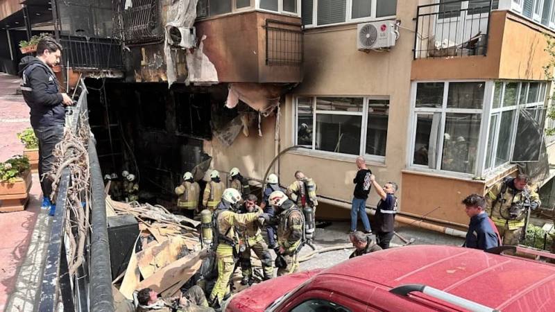 25 души са загинали при пожар в нощен клуб в Истанбул