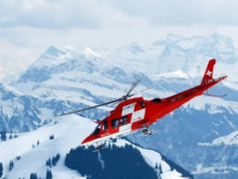 Хеликоптер с туристи се разби в Швейцарските Алпи, трима души са загинали