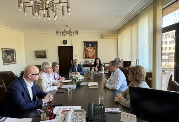 </TD
>Кметът на Русе проведе работна среща с президента на КНСБ