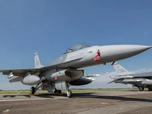 Осем от 140-те изтребители F-16 на Тайван са повредени в резултат от земетресението
