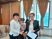 Допълнителни споразумения връчиха на 59 домашни помощници по проект "Грижа в дома в Община Видин"