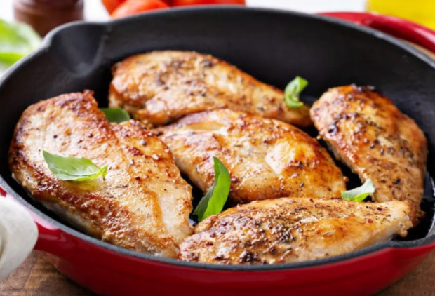Пилешкото месо е полезно поради високото съдържание на протеини, витамини