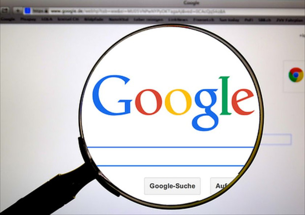 Технологичният гигант Гугъл Google обмисля да таксува потребителите си за