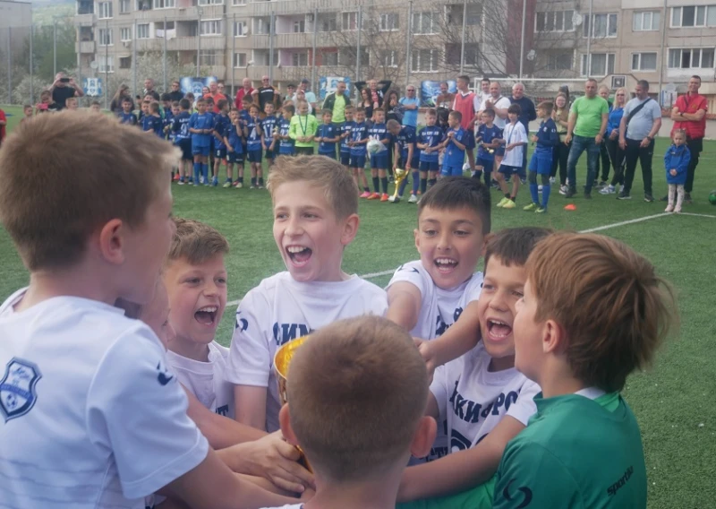 Успешен футболен турнир "Кюстендилска La Liga"