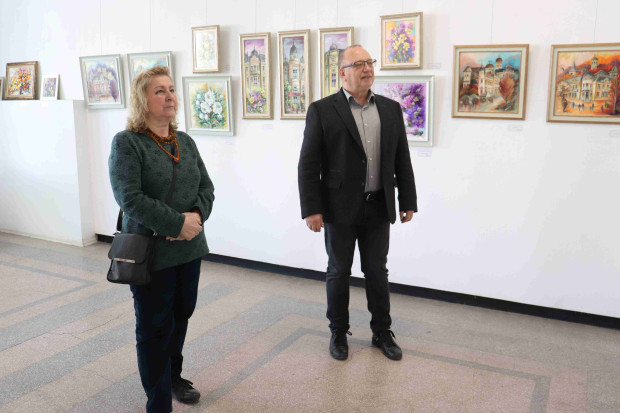TD Заместник областният управител на Русе Георги Георгиев поздрави русенската художничка