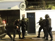 Дипломатически скандал: Еквадорската полиция нахлу в мексиканското посолство