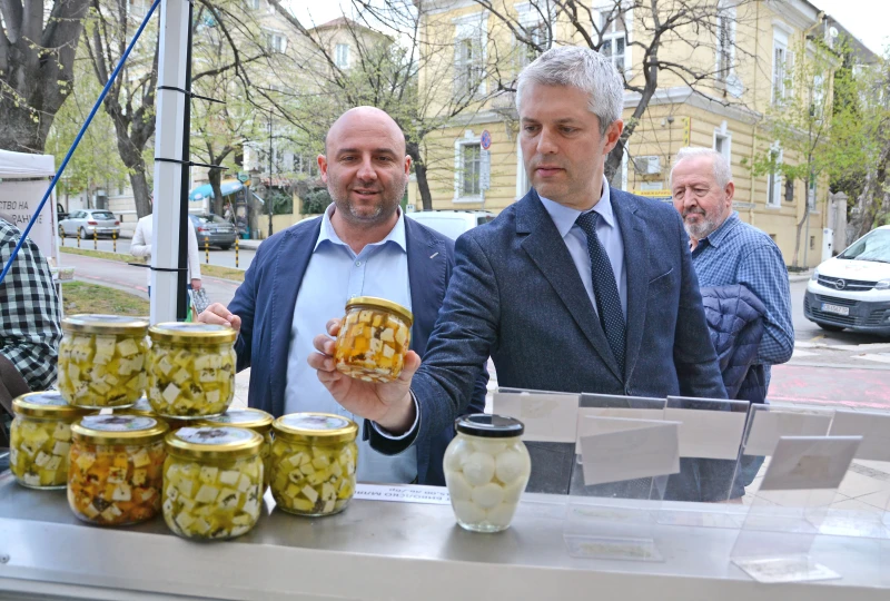 Благомир Коцев се срещна с родни производители на фермерски пазар във Варна