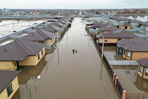 Трима души загинаха при наводненията в Оренбургска област в Русия