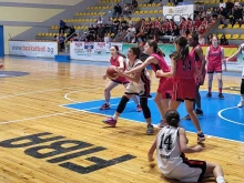 Сръбкини вдигнаха баскетболната купа "Ваня Войнова"