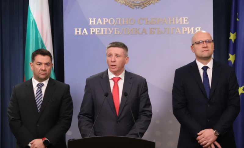 Депутатите, изключени от "Възраждане", учредиха формация "Алтернатива за България"