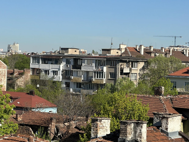 Една трета от българското население живее в жилища, строени по време на комунизма