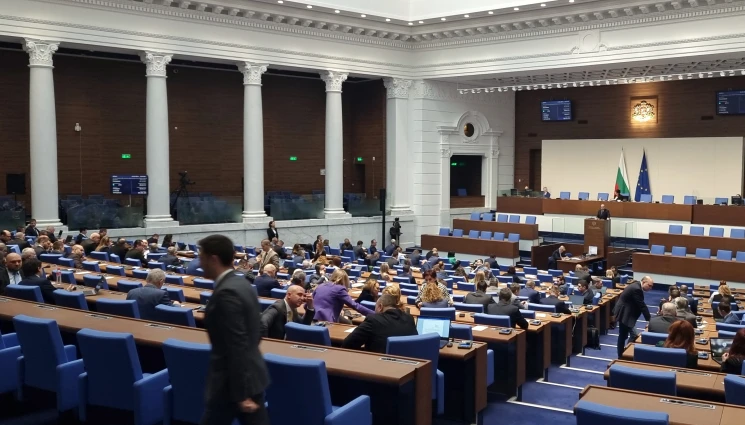 Свикват извънредно заседание на парламента!