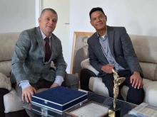 Проф. д-р Христо Бозов посрещна американски гостуващ лектор в Бургаския държавен университет