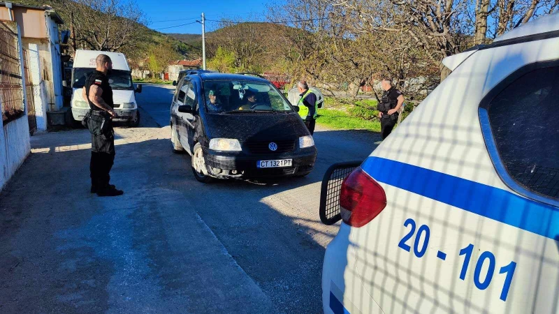 Катастрофа, пияни шофьори и нелегален тютюн при специализирани операции на полицията в Сливен иТвърдица