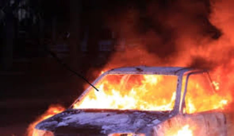 Пожар изпепели лек автомобил в Симитлийско