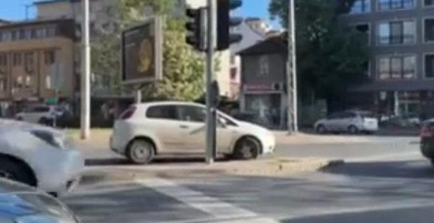 TD Жена необезпокоявано шофира в насрещното движение на голям пловдивски булевард предаде