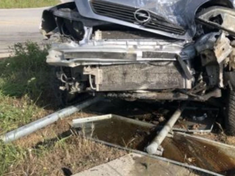 Престъпление в Софийско: Момче отне два автомобила и катастрофирал с тях