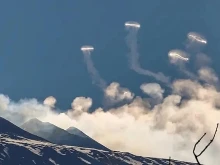 "Сякаш пуши лула": Вулканът Етна започна да изхвърля кръгове дим