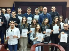 Младежи от Хасково слушаха лекция за правата и задълженията им в училище