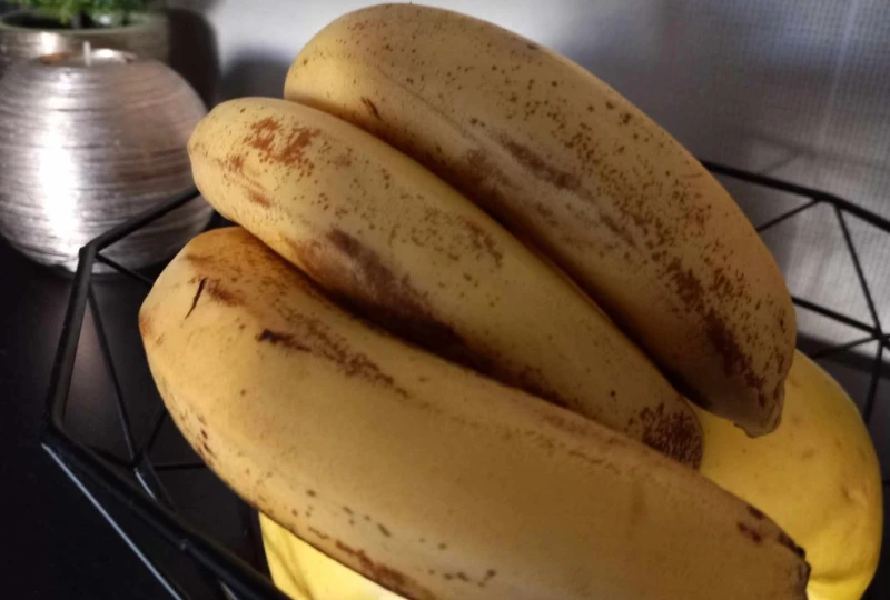 Има трик, с който бананите да останат по-дълго свежи и да не почерняват