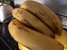 Има трик, с който бананите да останат по-дълго свежи и да не почерняват