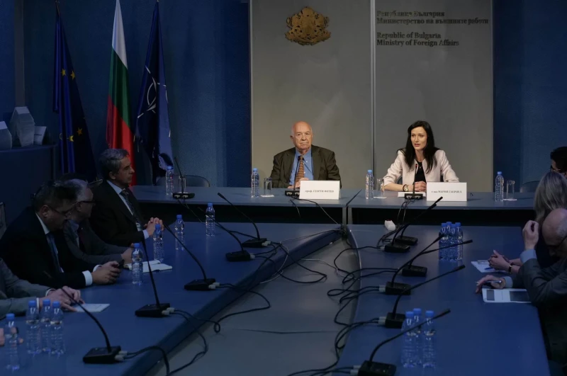 Мария Габриел представи първия в историята проект на външнополитическа стратегия на България