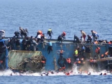 Най-малко 94 нелегални мигранти загинаха при обръщане на рибарско корабче край Мозамбик