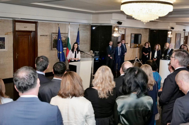 Вицепремиерът и министър на външните работи Мария Габриел покани посланиците