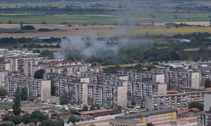 Обгазен човек при голям пожар в източната част на Пловдив