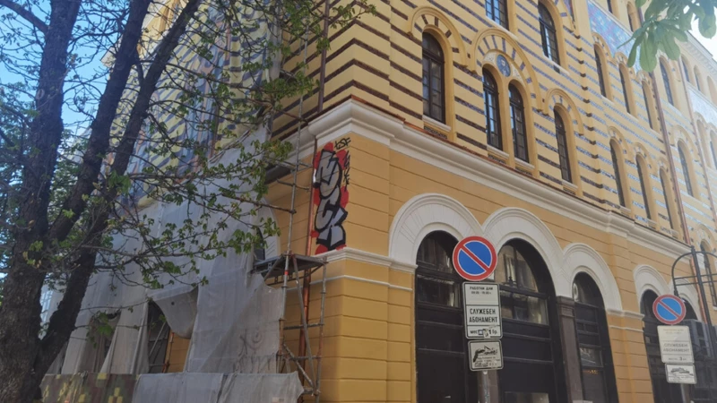Вандали надраскаха наскоро ремонтирания Богословски факултет в столицата 