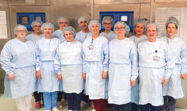 Снимка: Това са хората, които се грижат за безопасността на хирургическите инструменти в Бургас