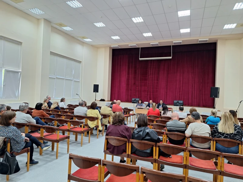 Държавния план-прием обсъди кметът на Ловеч с директорите на училищата и РУО