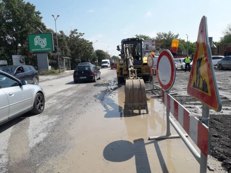 Общината: "Рогошко шосе" е почти готово. Читатели: Няма жив работник там!