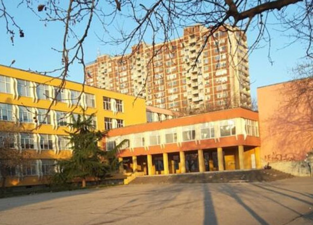 Унижиха момиче в двор на училище в Пловдив