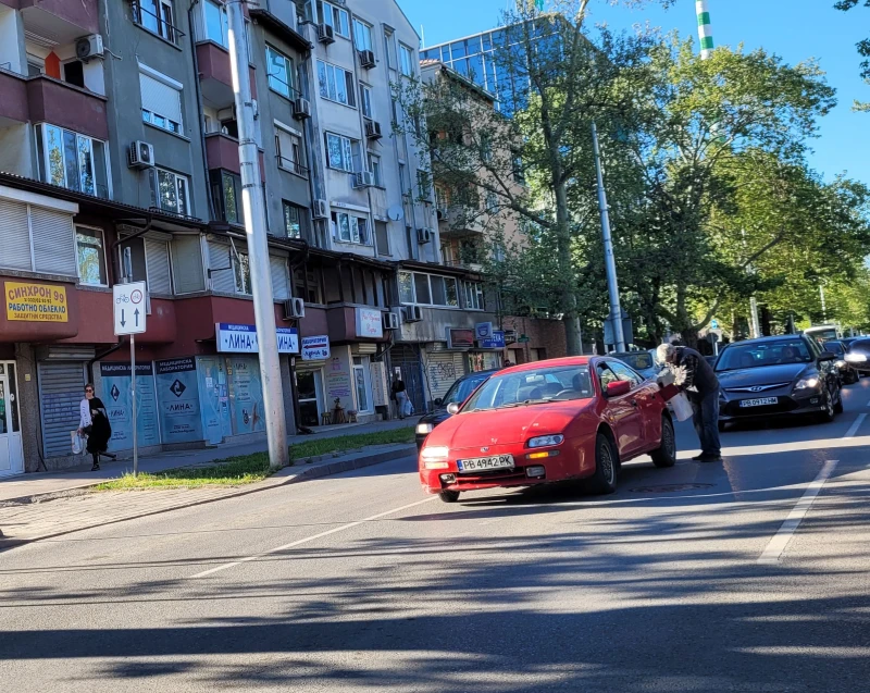 Шофьор направи грубо нарушение в средата на натоварен булевард в Пловдив