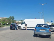 Нов инцидент: Бус и лека кола се удариха в Пловдив