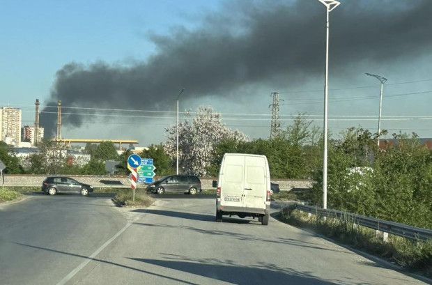 </TD
>Пожар гори в източната част на Пловдив, предава репортер на
