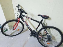 Млада жена открадна велосипед, оставен пред блок в Гоце Делчев