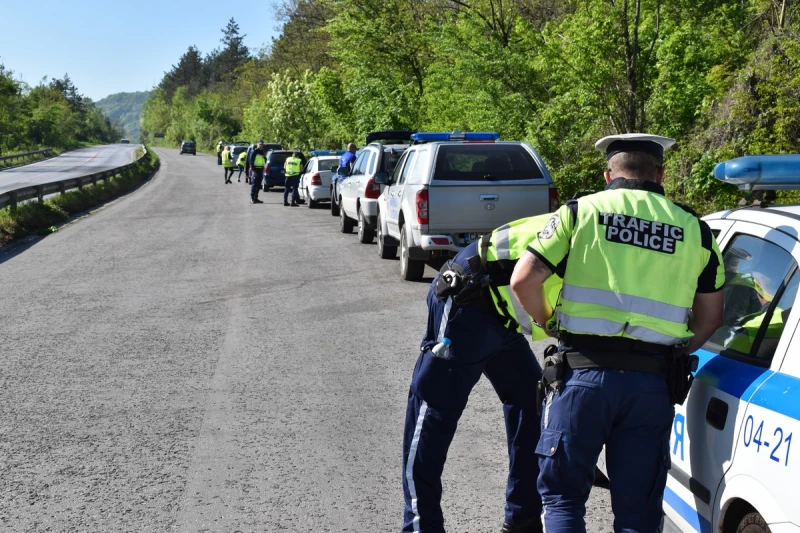 14 акта съставиха за 3 часа полицаи от Търново, хванали са един дрогиран и един неправоспособен шофьор
