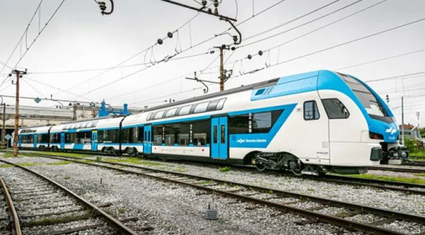 Двуетажни влакове ще се движат по българската железопътна мрежа. Министърът