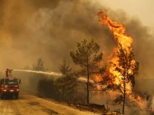 Горски пожар бушува в турския курорт Анталия