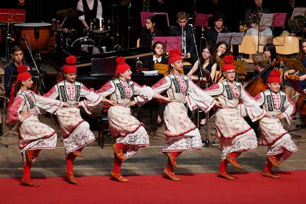 Фолклорен спектакъл събира млади таланти от Варна и Плевен