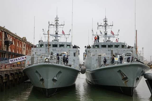 Великобритания предаде на Украйна два миночистача за Черно море