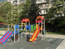 Реновираха детска площадка в столичния квартал "Дианабад"