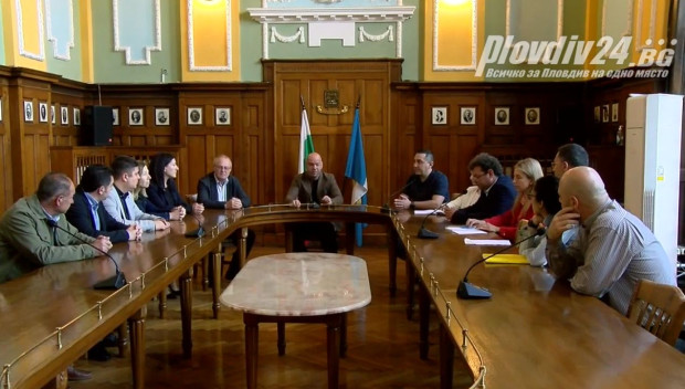 TD В община Пловдив започна срещата между кмета заместника му