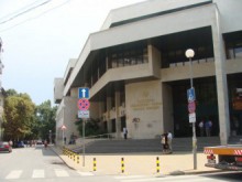 Продължава шикалкавенето около пенсионирания преподавател от ТУ