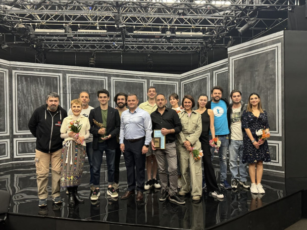 </TD
>Кметът се срещна с екипа на Драматичен театър “Сава Огнянов