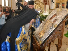 Пловдивският владика пристигна с чудотворна икона в Хасково