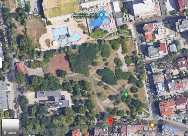 </TD
>Паркът зад хотел Санкт Петербург се продава за над 14,4