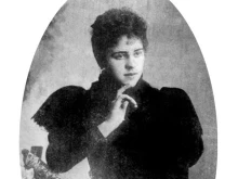 През 1897 г. България и Европа са разтърсени от убийството на красива куртизанка, хвърлена в Марица